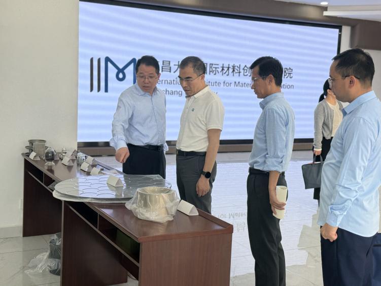 陈晔光深入国际食品创新研究院和国际材料创新研究院调研