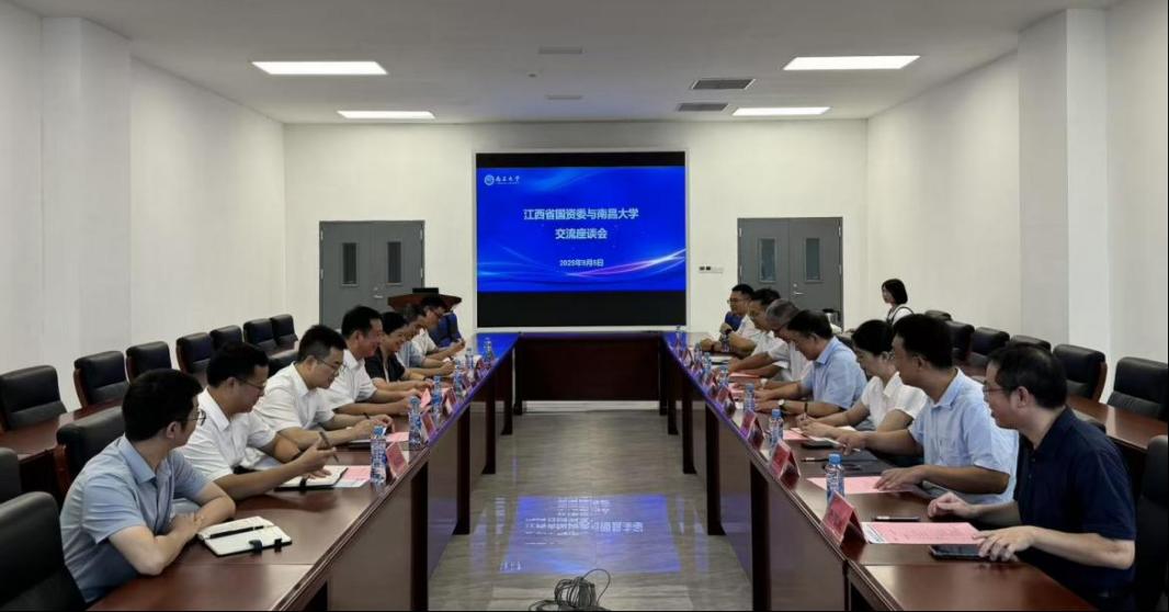 江西省国资委党委书记、主任肖云一行来校调研交流